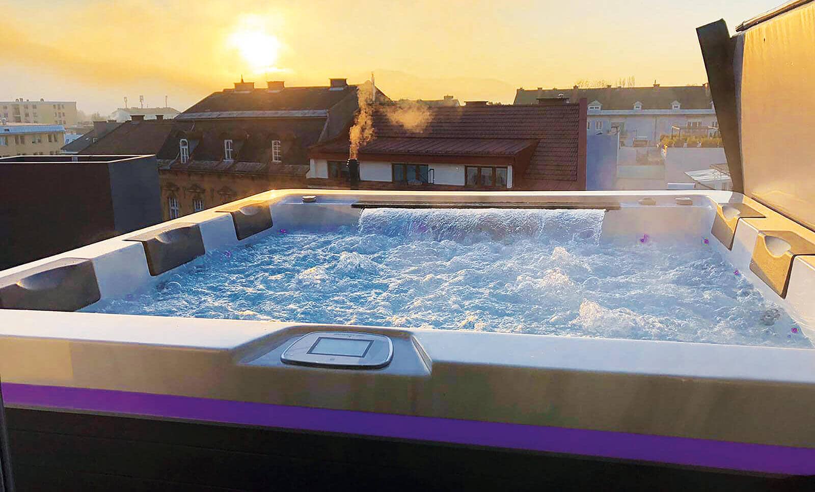Outdoor Whirlpool auf der Terrasse