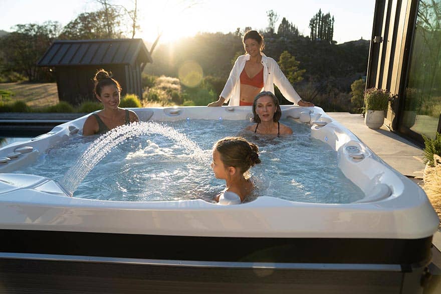 Outdoor Whirlpool auf der Terrasse